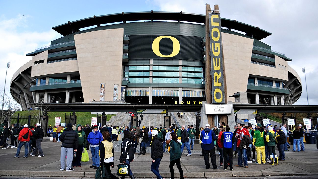 مشاهد وأصوات من الجولة الأولى من تصفيات كرة القدم للكلية