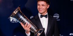 نوريس يحصل على كأس بطولة الفورمولا 1 بعد "حلم" اللقب