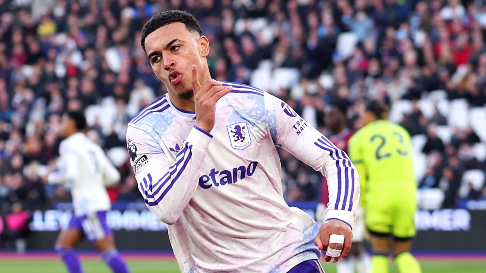 هل يستطيع روجرز قيادة فيلا إلى اللقب وسرقة المركز العاشر في إنجلترا؟