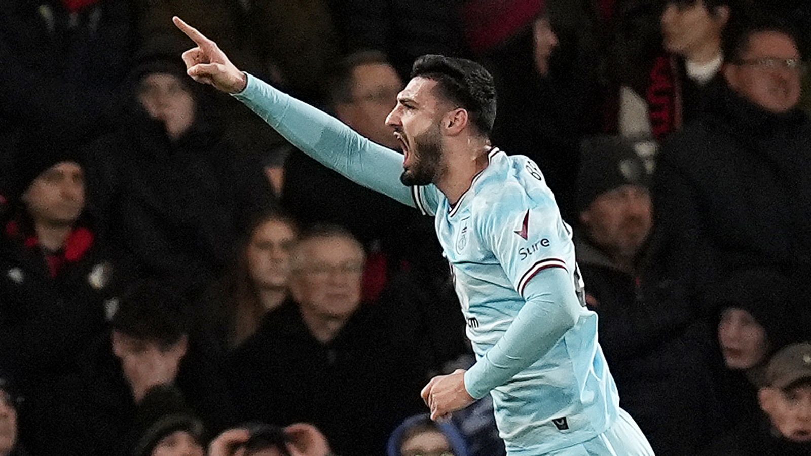 ونفى بورنموث فوزه الأول منذ أكتوبر ليخطف بيرنلي النقطة المتأخرة