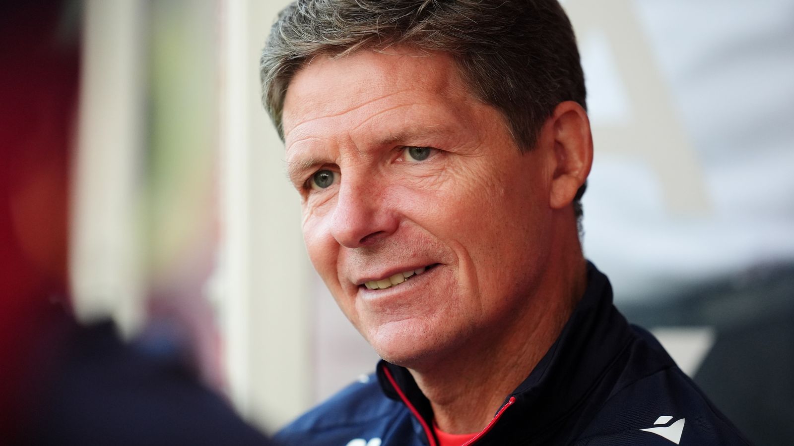 يشرح جلاسنر سبب تأجيل محادثات العقد بينما يقوم القصر بإعداد خلفاء محتملين