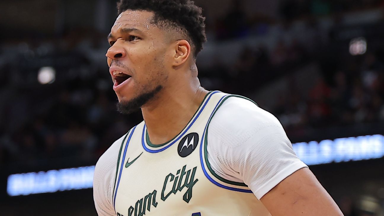 يعود جيانيس ويثير غضب بولز بالغمر المتأخر