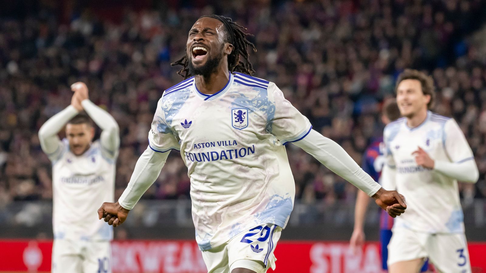 يقترب فيلا من التأهل التلقائي إلى الأدوار الإقصائية في الدوري الأوروبي بفوزه على بازل