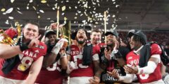 Hoosiers، المشجعون يتحدون العاصفة للاحتفال بلقب CFP