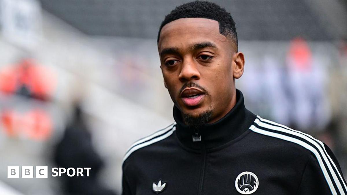 اتصل نيوكاسل بالشرطة بعد أن تلقى ويلوك إساءة عنصرية