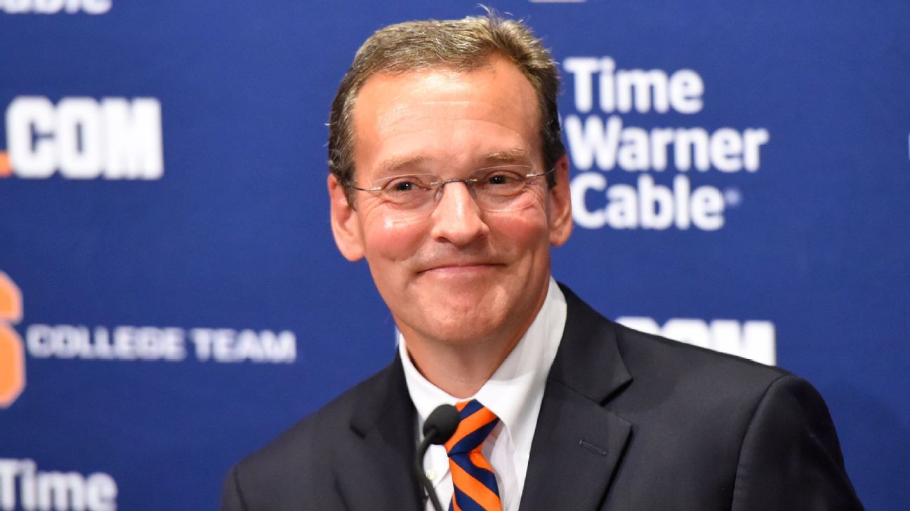 السبب AD: تحتاج كرة القدم الجامعية إلى إصلاح "شامل".