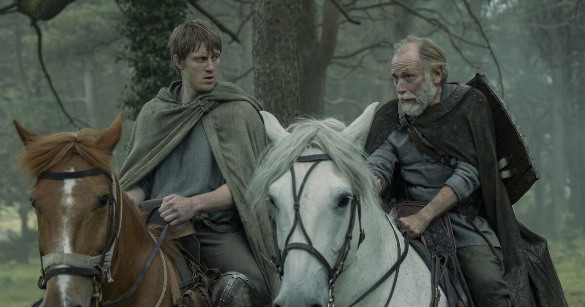 المشهد الأمامي الكامل الصادم لسير آرلان في أكوتسك يثير ميمات مضحكة بينما يكشف العارض عن الإلهام