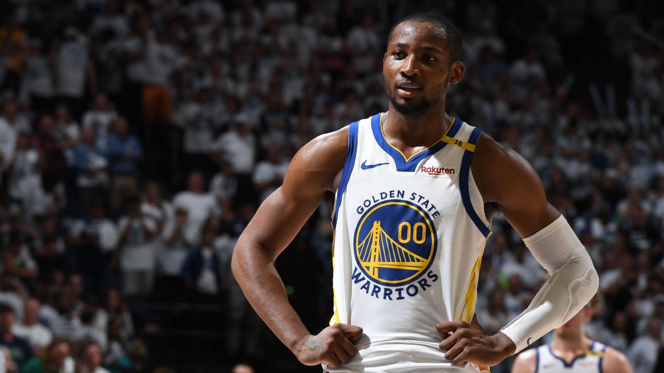 المصادر: كومينجا يطالب بالتجارة من المحاربين