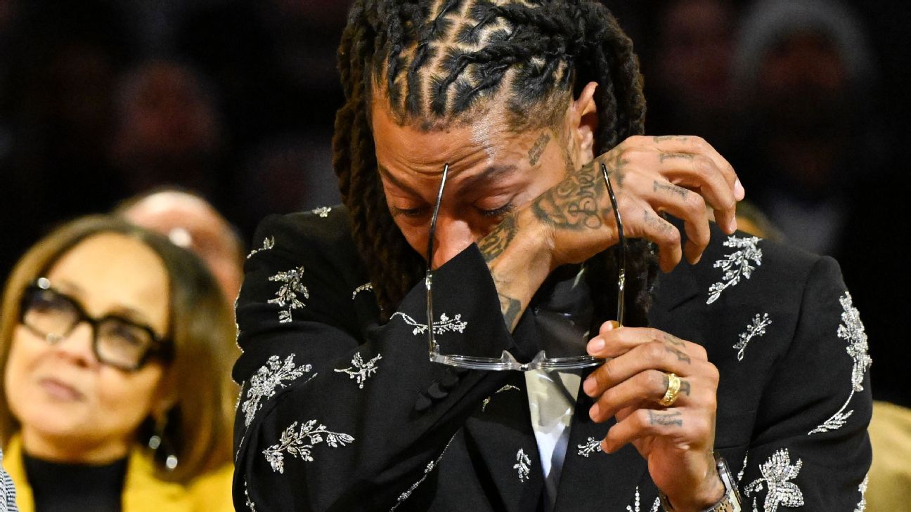 تشهد Emotional Rose اعتزال قميص بولز رقم 1