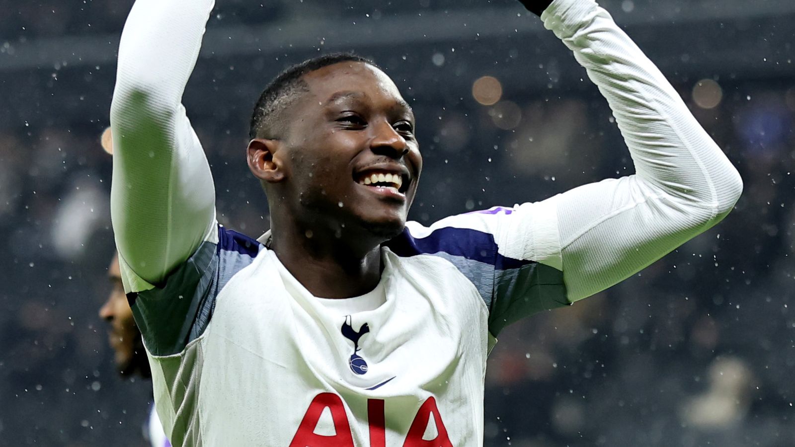 توتنهام يفوز على فرانكفورت ويتأهل إلى المراكز الأربعة الأولى في دوري أبطال أوروبا