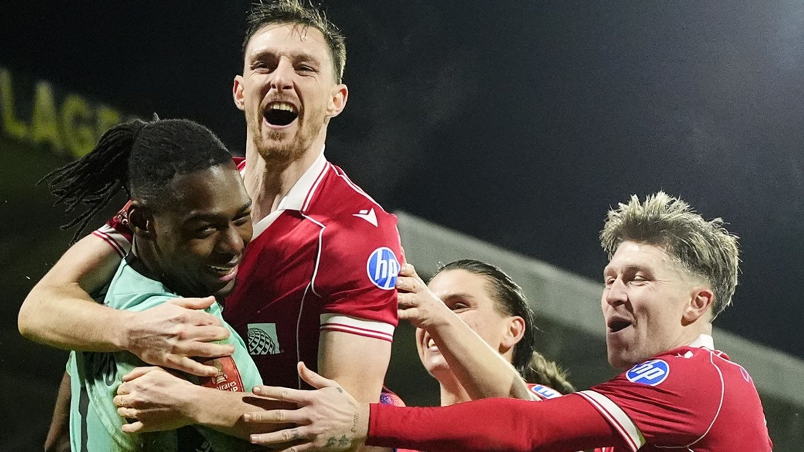 صدم ريكسهام فورست بركلات الترجيح ليبلغ الدور الرابع لكأس الاتحاد الإنجليزي