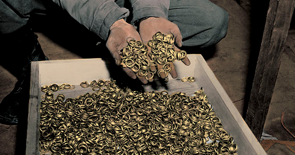 صور فوتوغرافية ملونة توفر سجلاً مرئيًا للمحرقة