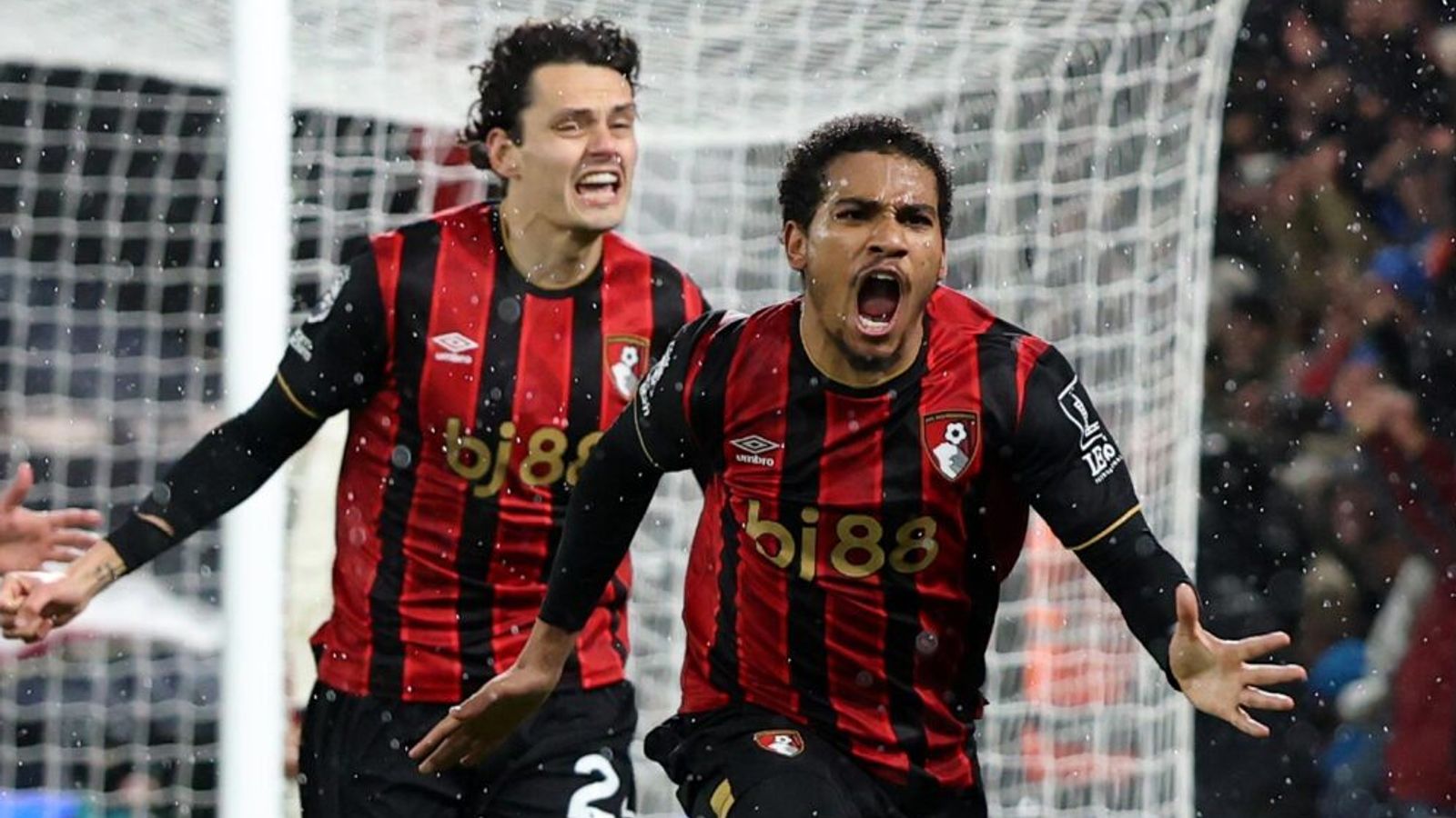 عدلي يسجل في وقت متأخر لبورنموث لينهي مسيرة ليفربول الخالية من الهزائم