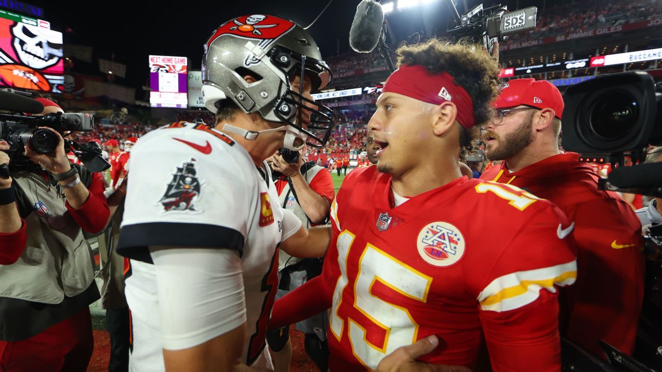 كيف بدا العالم في المرة الأخيرة التي لم يكن فيها ماهومز أو برادي أو بيتون مانينغ في التصفيات