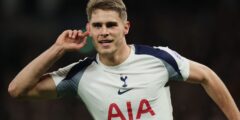 ليس لدى توتنهام أي خطط للسماح لفان دي فين بالخروج مع التخطيط لمحادثات العقد