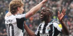 نيوكاسل يعزز آماله في دور الـ16 بفوزه على آيندهوفن