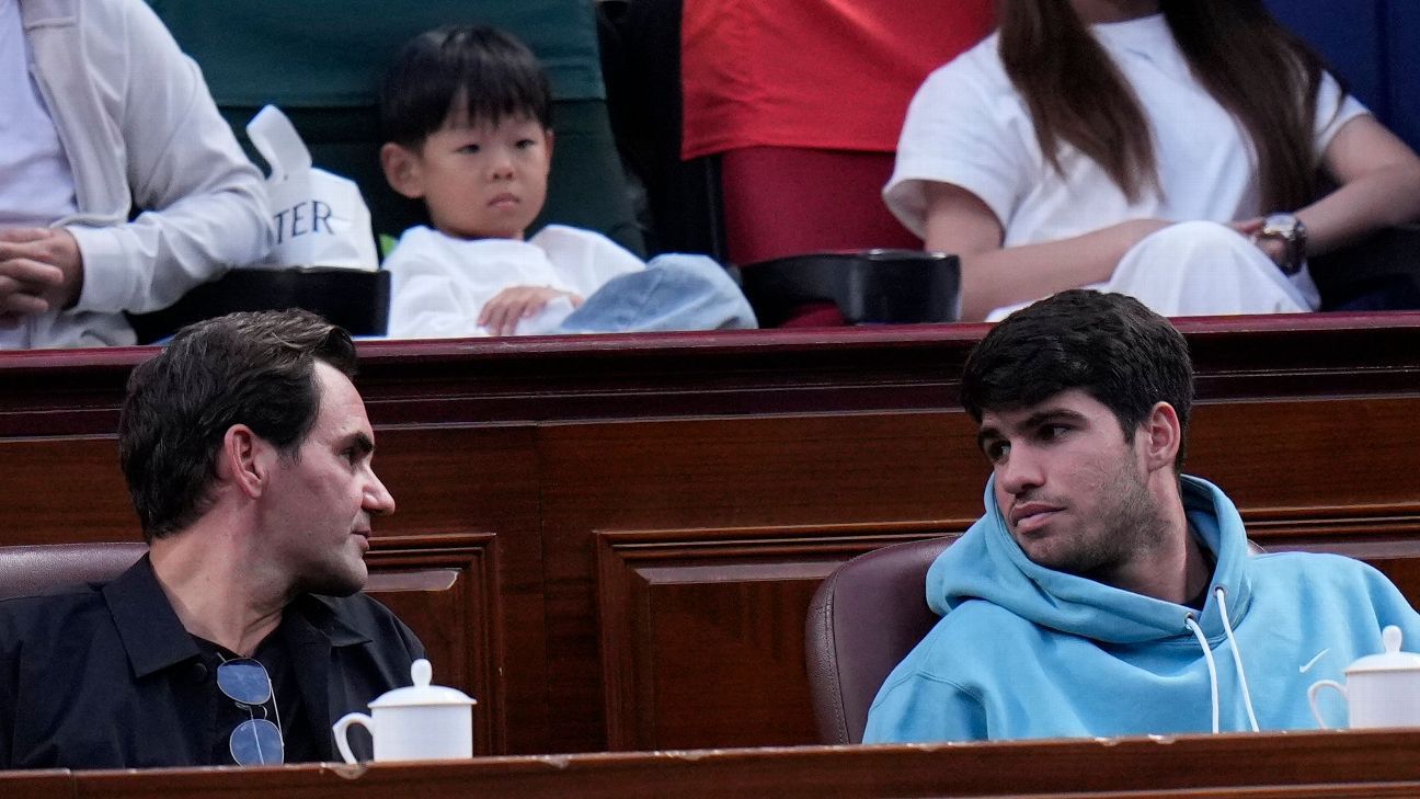 يتفهم فيدرر مطاردة ألكاراز "الصعبة" في البطولات الأربع الكبرى