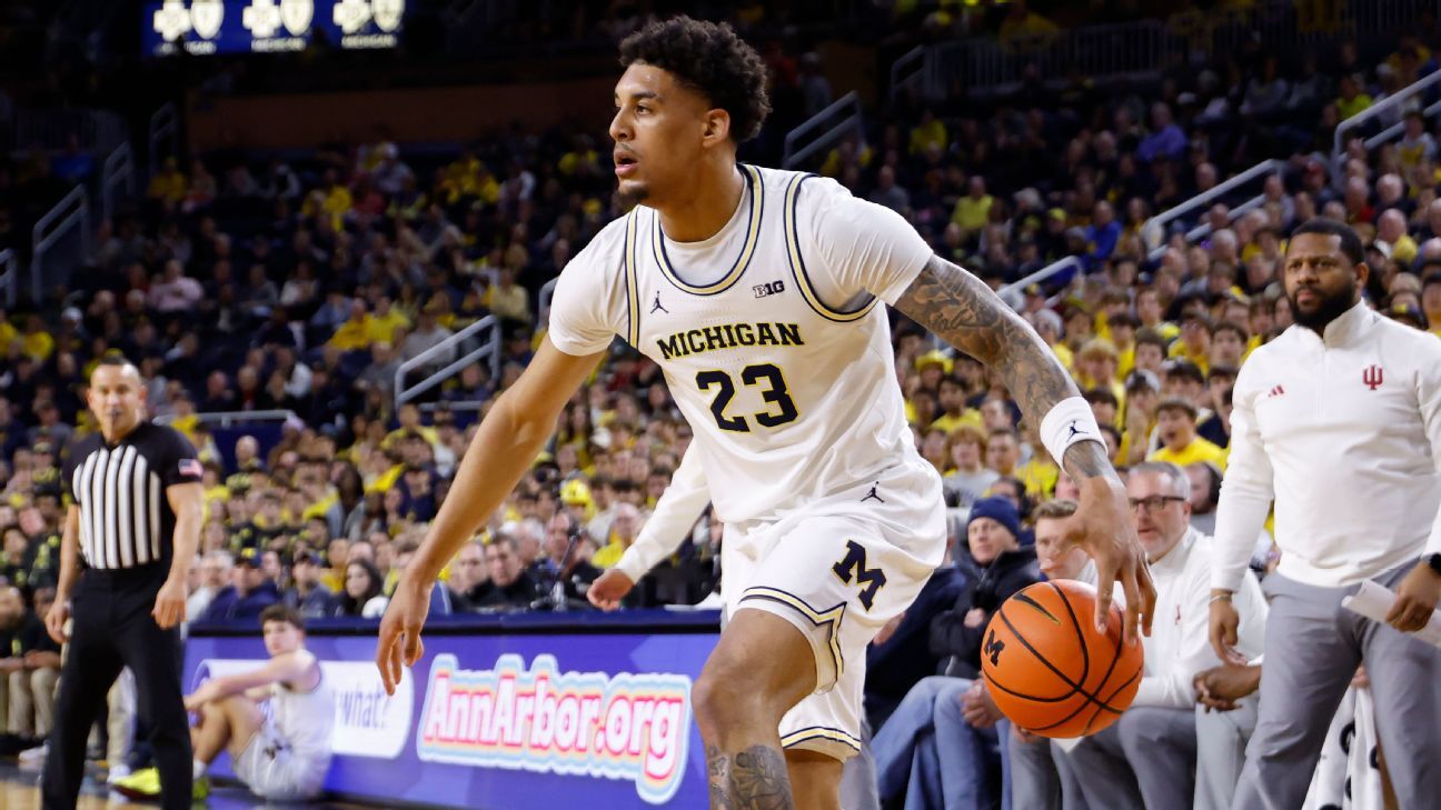 أريزونا قمم. حصلت ميشيغان على المركز الثاني في استطلاع AP للرجال