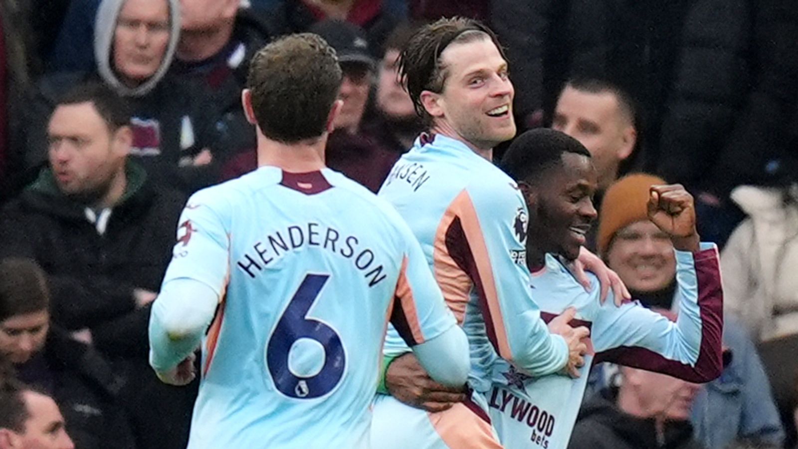 نفى VAR هدف التعادل لفيلا حيث أدى برينتفورد المكون من 10 لاعبين إلى إضعاف طموحات اللقب